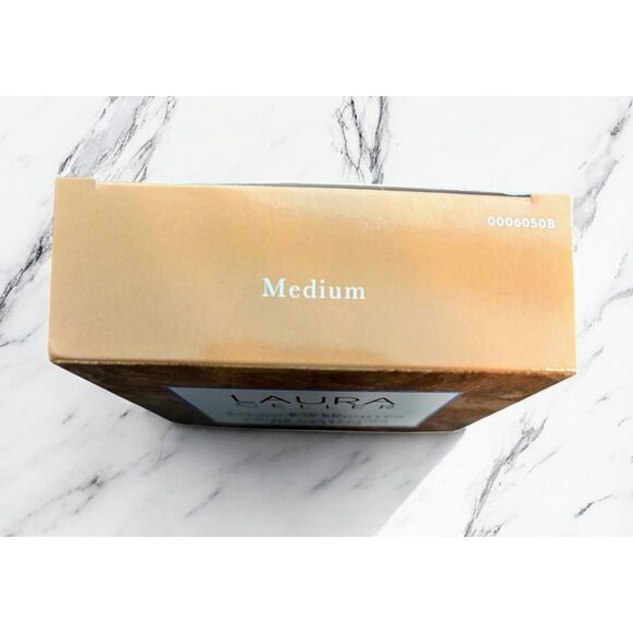 Laura Geller Deluxe Sized Baked Balance-N-Brighten Foundation - Medium - Picture 3 of 4